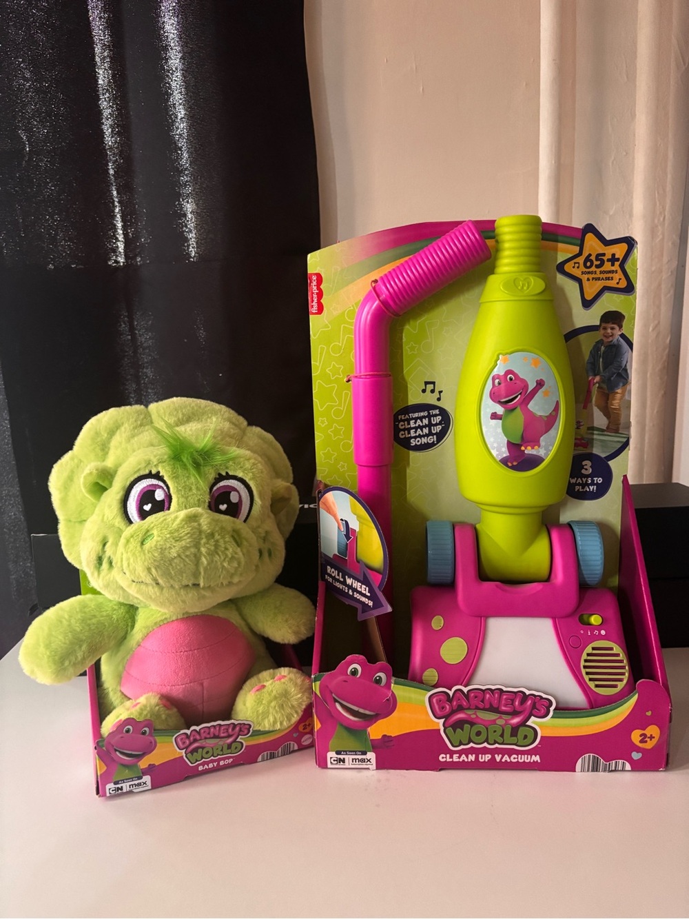 Barney's World Kids Clean-Up Vacuum Toy - Green/Pink